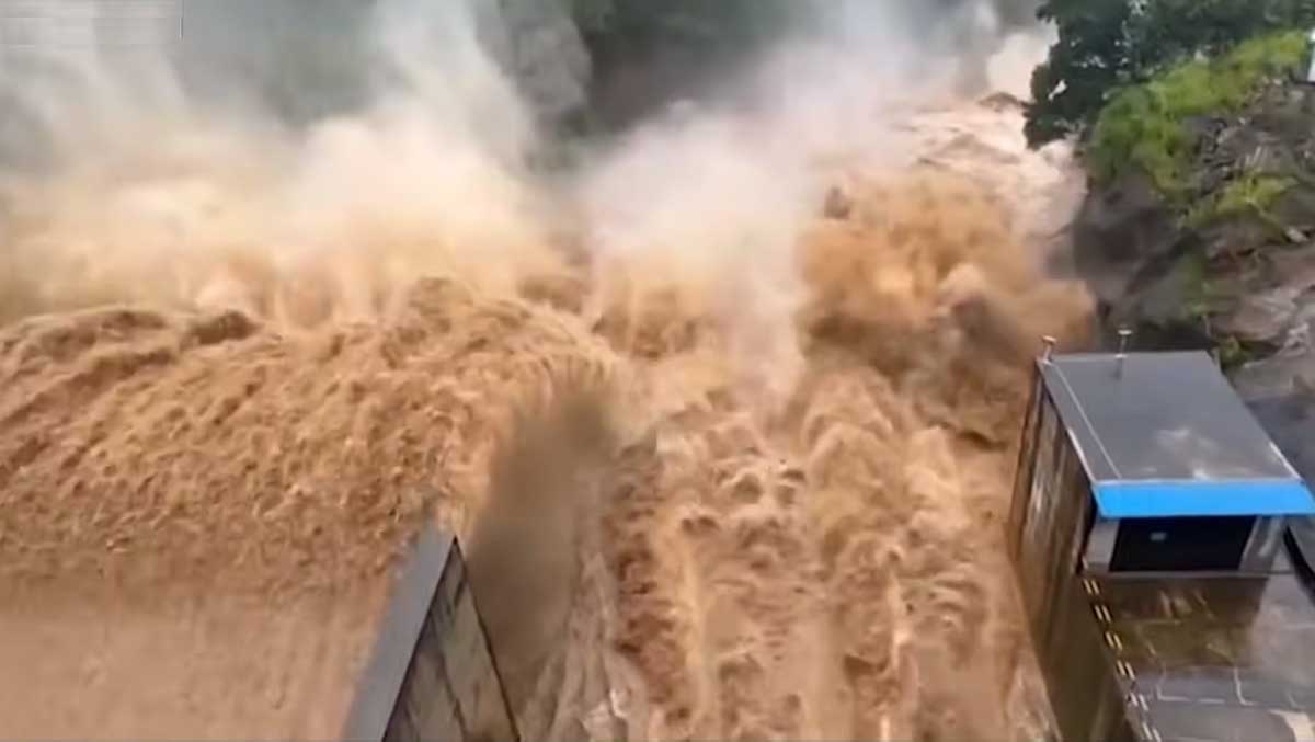 Sri Lanka cyclone floods begin to ease, irrigation infrastructure intact