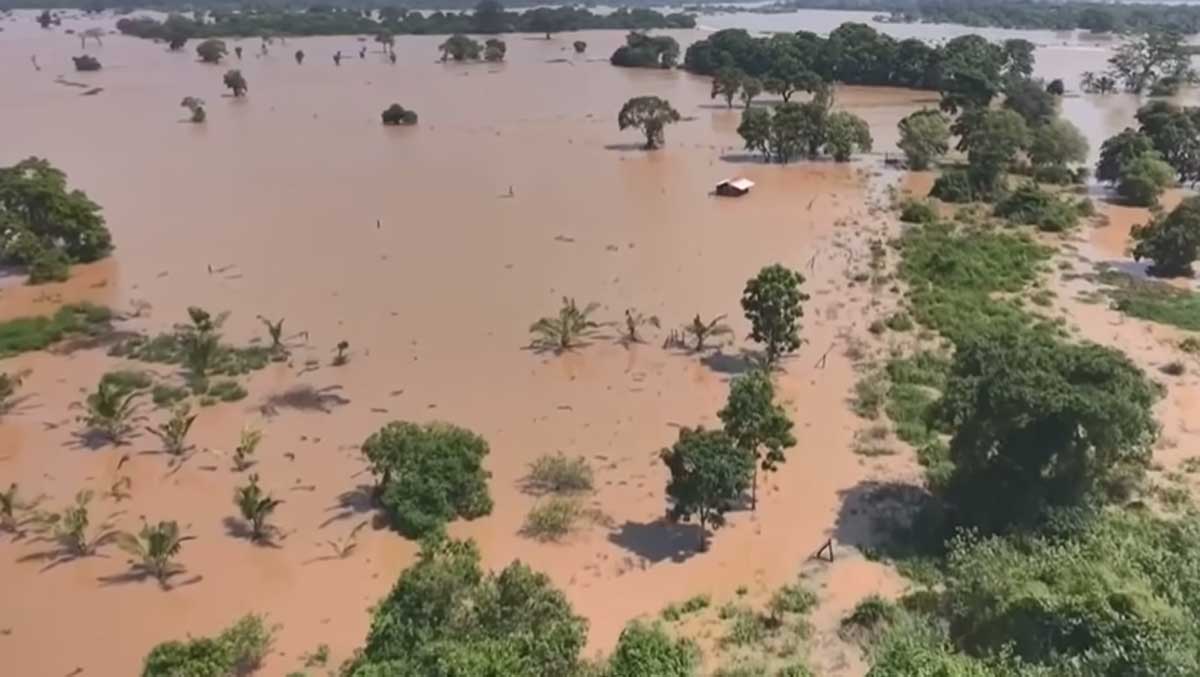 More than 800 dead or missing in Sri Lanka from Cyclone Ditwah